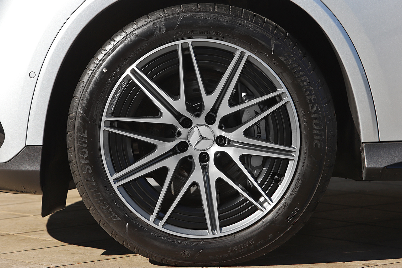 2025 Mercedes-AMG glc-class null