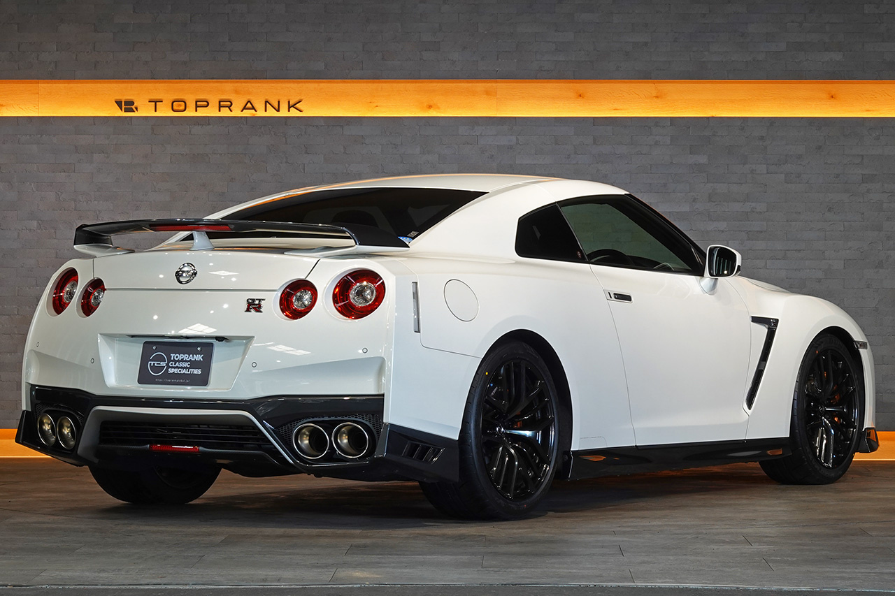 2019 Nissan GT-R R35 GT-R Pure Edition, MY19, NISMO Sports Resetting, Amber-Black Semi-Aniline Leather Front Seats