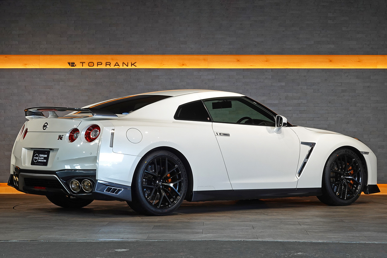 2019 Nissan GT-R R35 GT-R Pure Edition, MY19, NISMO Sports Resetting, Amber-Black Semi-Aniline Leather Front Seats