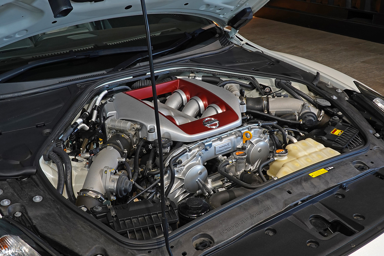 2019 Nissan GT-R R35 GT-R Pure Edition, MY19, NISMO Sports Resetting, Amber-Black Semi-Aniline Leather Front Seats