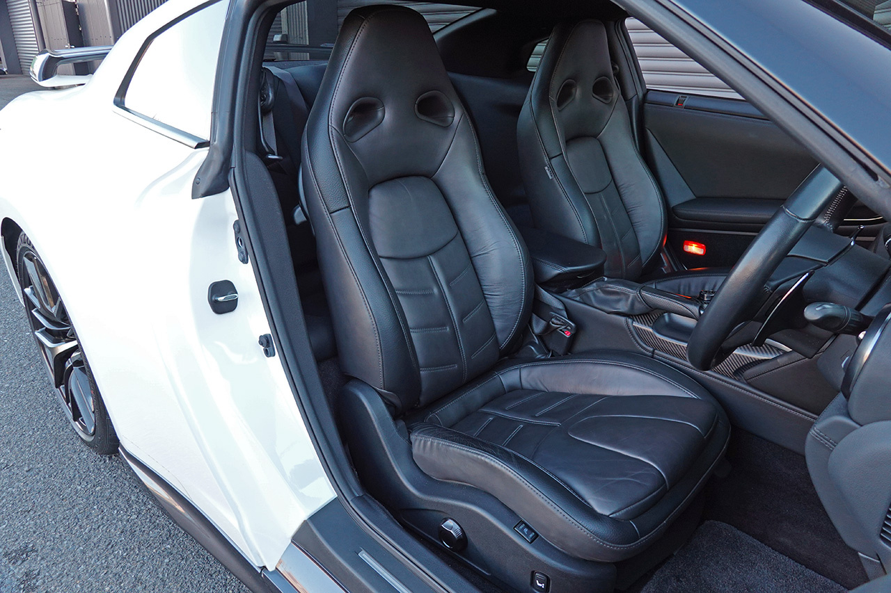 2019 Nissan GT-R R35 GT-R Pure Edition, MY19, NISMO Sports Resetting, Amber-Black Semi-Aniline Leather Front Seats