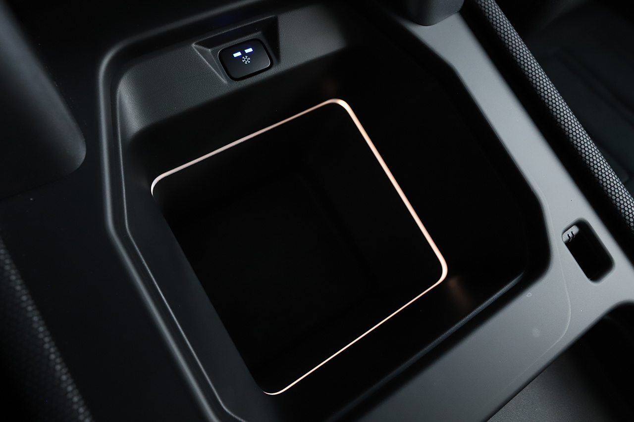 2024 Land Rover DEFENDER 