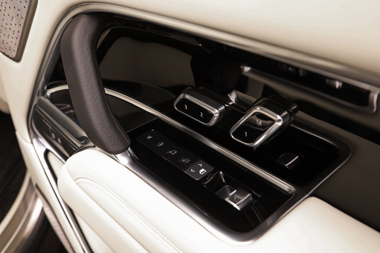 2025 Land Rover RANGE ROVER 