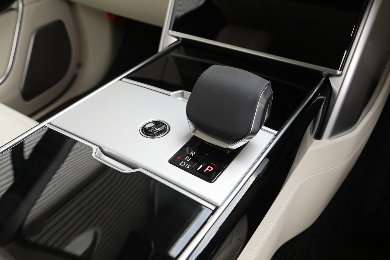 2025 Land Rover RANGE ROVER 