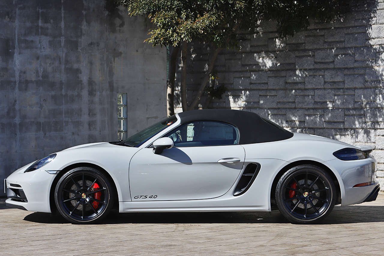 2021 Porsche 718 BOXSTER 