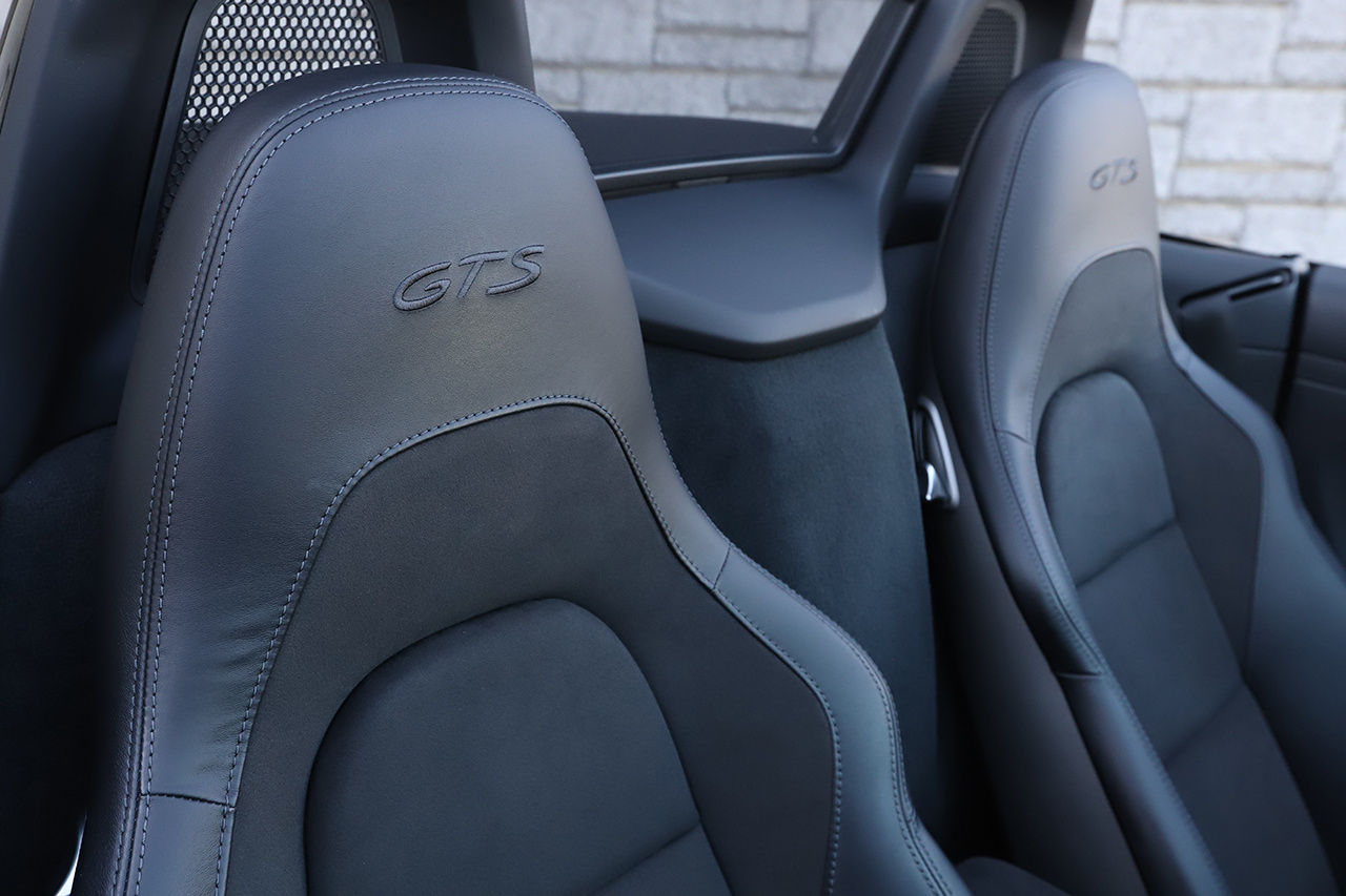 2021 Porsche 718 BOXSTER 