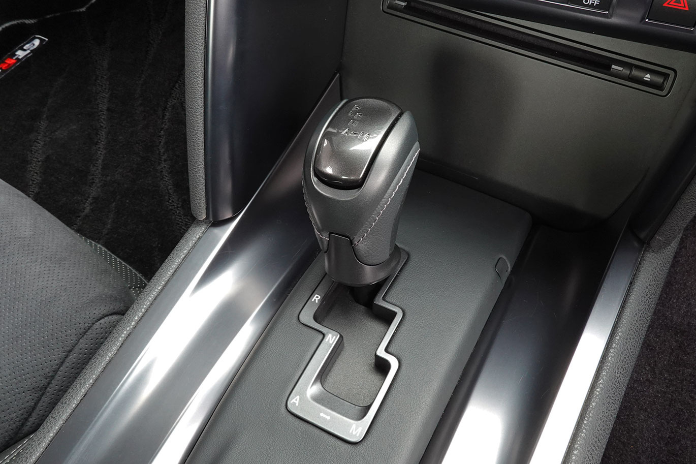 2010 Nissan GT-R R35 GT-R Pure Edition, MY11,  ONE OWNER, Brilliant White Pearl -QAB-, BRAND NEW OEM DASH BOARD