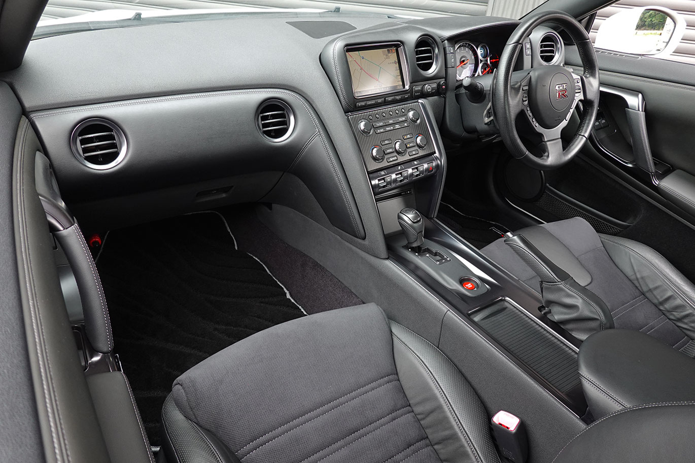 2010 Nissan GT-R R35 GT-R Pure Edition, MY11,  ONE OWNER, Brilliant White Pearl -QAB-, BRAND NEW OEM DASH BOARD