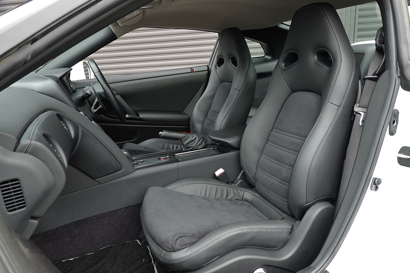 2010 Nissan GT-R R35 GT-R Pure Edition, MY11,  ONE OWNER, Brilliant White Pearl -QAB-, BRAND NEW OEM DASH BOARD