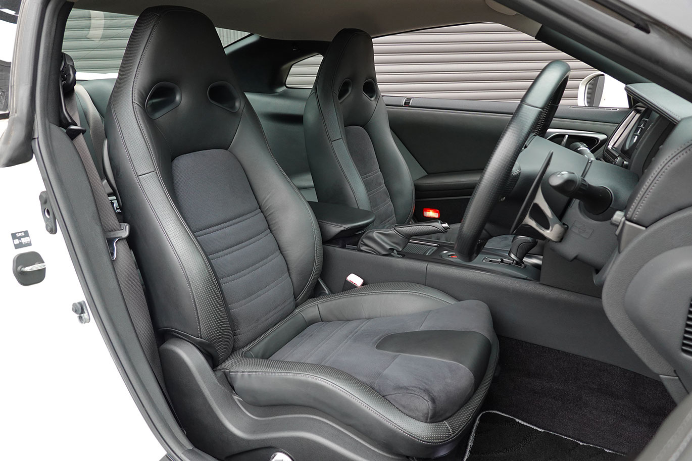 2010 Nissan GT-R R35 GT-R Pure Edition, MY11,  ONE OWNER, Brilliant White Pearl -QAB-, BRAND NEW OEM DASH BOARD