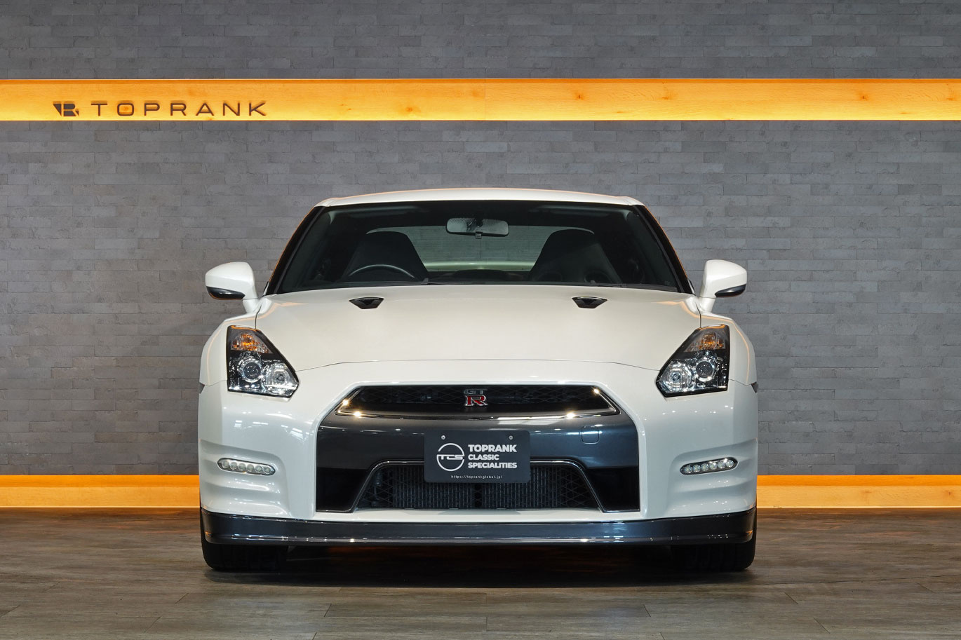 2010 Nissan GT-R R35 GT-R Pure Edition, MY11,  ONE OWNER, Brilliant White Pearl -QAB-, BRAND NEW OEM DASH BOARD