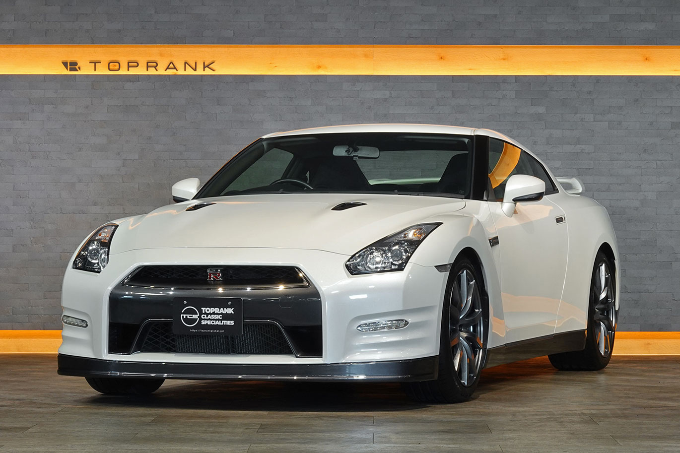 2010 Nissan GT-R R35 GT-R Pure Edition, MY11,  ONE OWNER, Brilliant White Pearl -QAB-, BRAND NEW OEM DASH BOARD