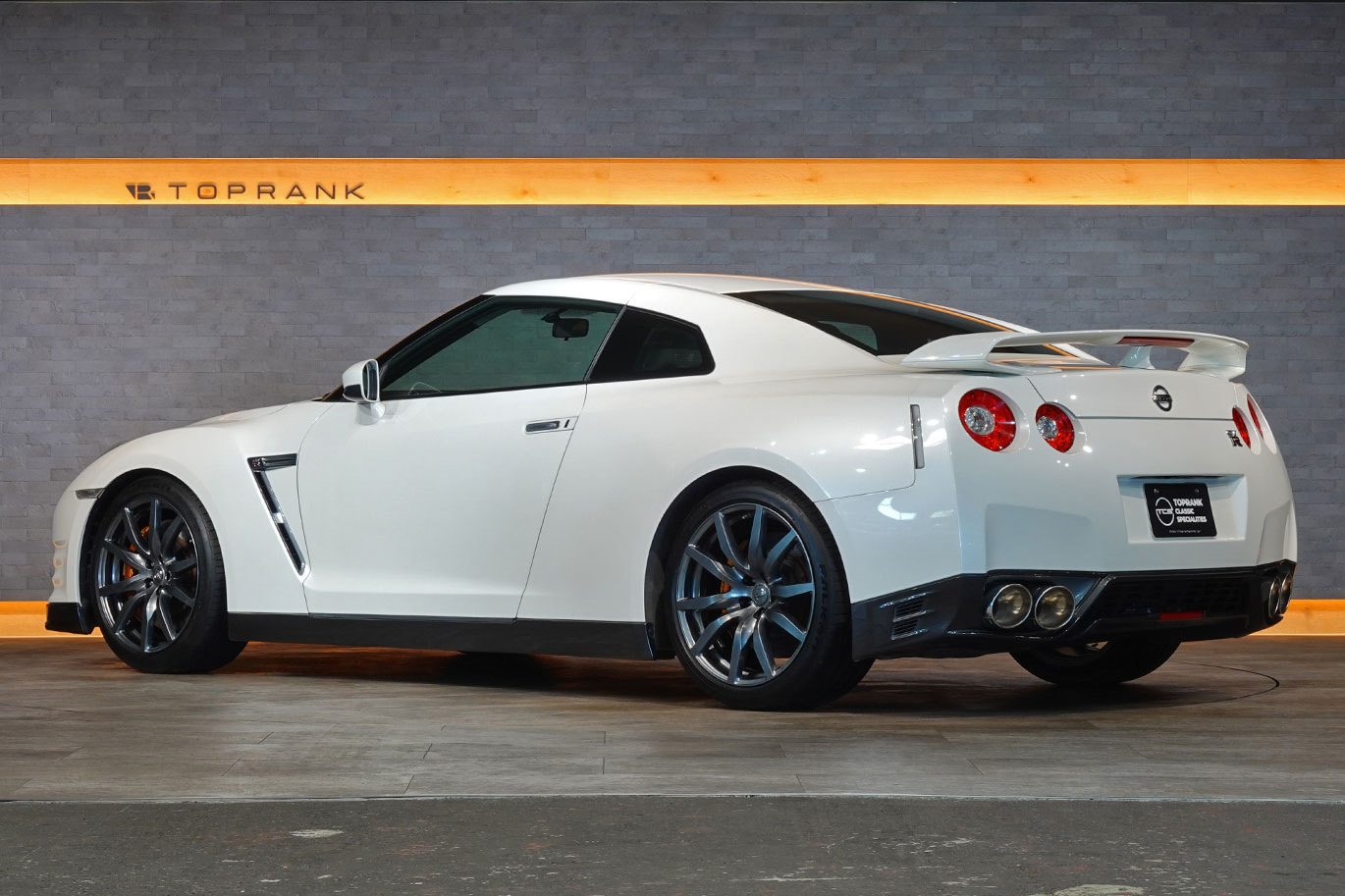 2010 Nissan GT-R R35 GT-R Pure Edition, MY11,  ONE OWNER, Brilliant White Pearl -QAB-, BRAND NEW OEM DASH BOARD