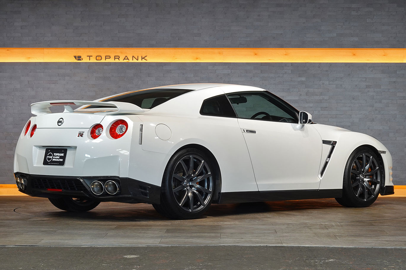 2010 Nissan GT-R R35 GT-R Pure Edition, MY11,  ONE OWNER, Brilliant White Pearl -QAB-, BRAND NEW OEM DASH BOARD