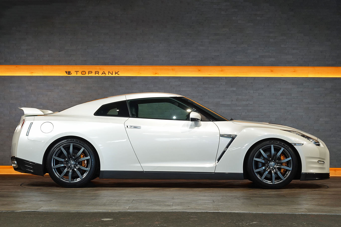 2010 Nissan GT-R R35 GT-R Pure Edition, MY11,  ONE OWNER, Brilliant White Pearl -QAB-, BRAND NEW OEM DASH BOARD