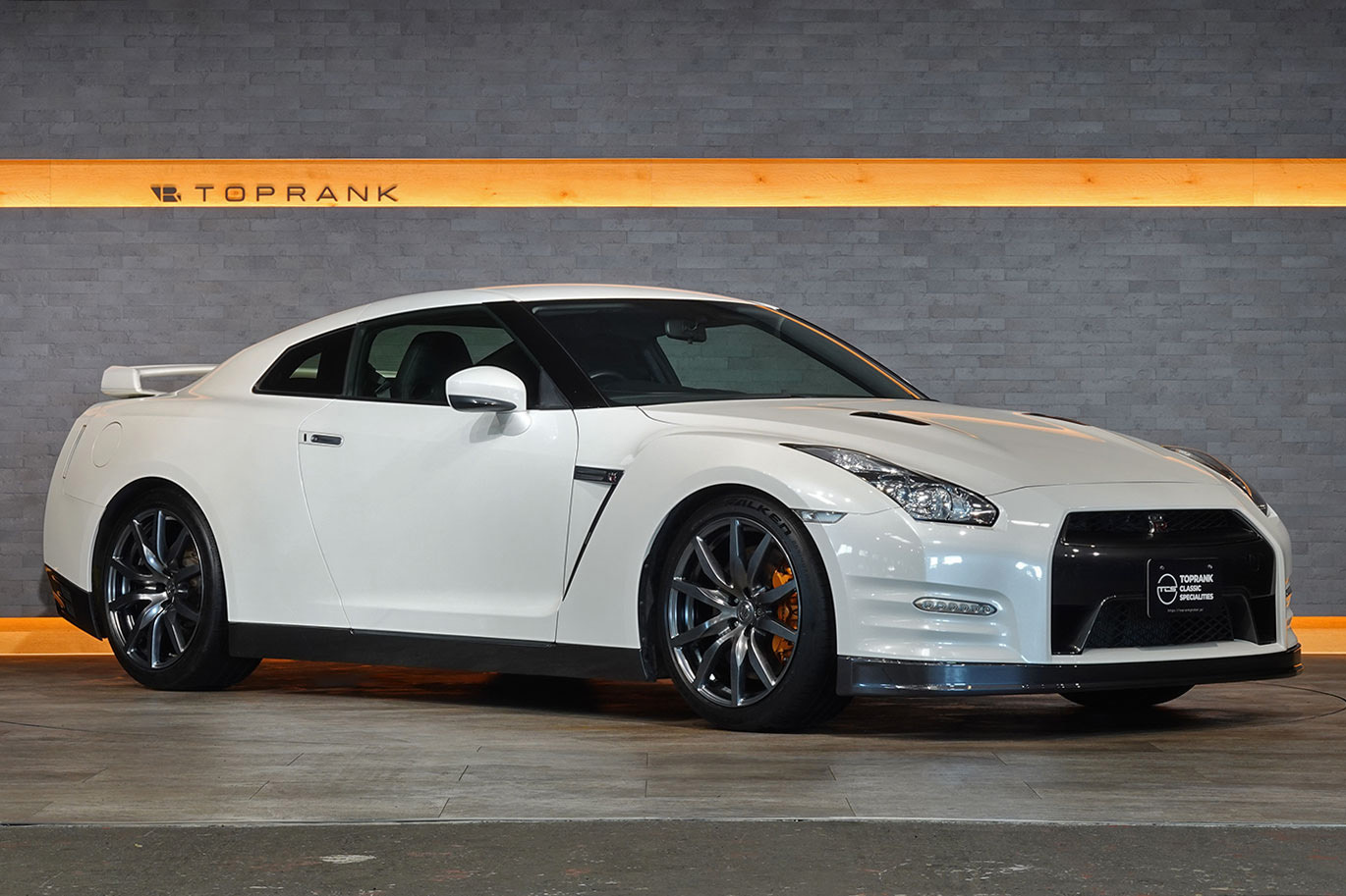 2010 Nissan GT-R R35 GT-R Pure Edition, MY11,  ONE OWNER, Brilliant White Pearl -QAB-, BRAND NEW OEM DASH BOARD