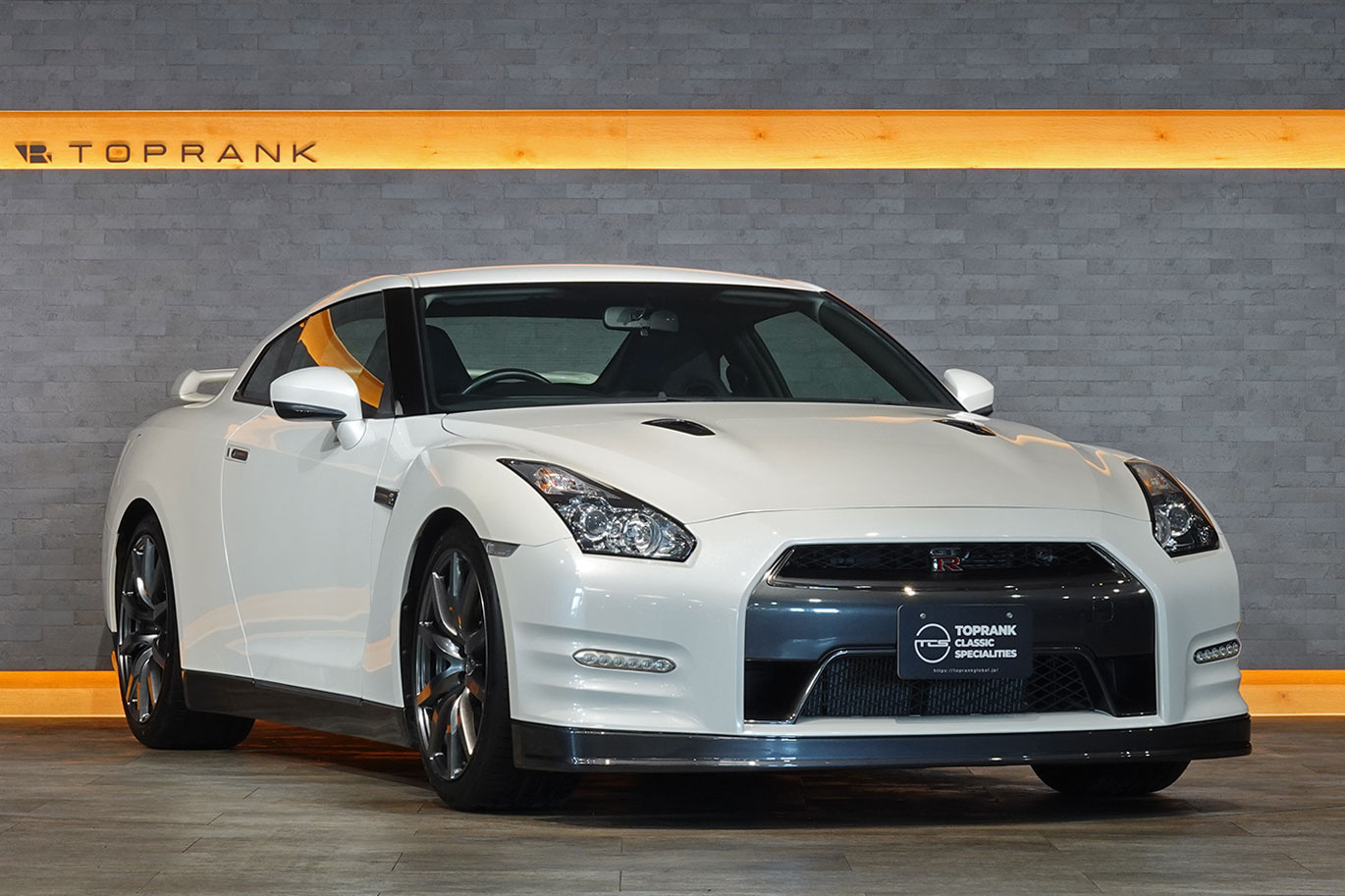 2010 Nissan GT-R R35 GT-R Pure Edition, MY11,  ONE OWNER, Brilliant White Pearl -QAB-, BRAND NEW OEM DASH BOARD