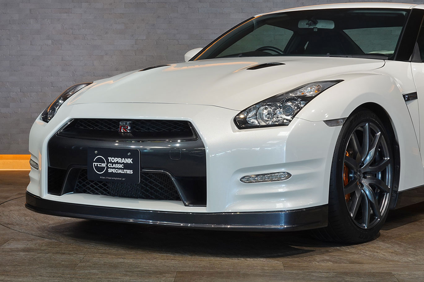 2010 Nissan GT-R R35 GT-R Pure Edition, MY11,  ONE OWNER, Brilliant White Pearl -QAB-, BRAND NEW OEM DASH BOARD
