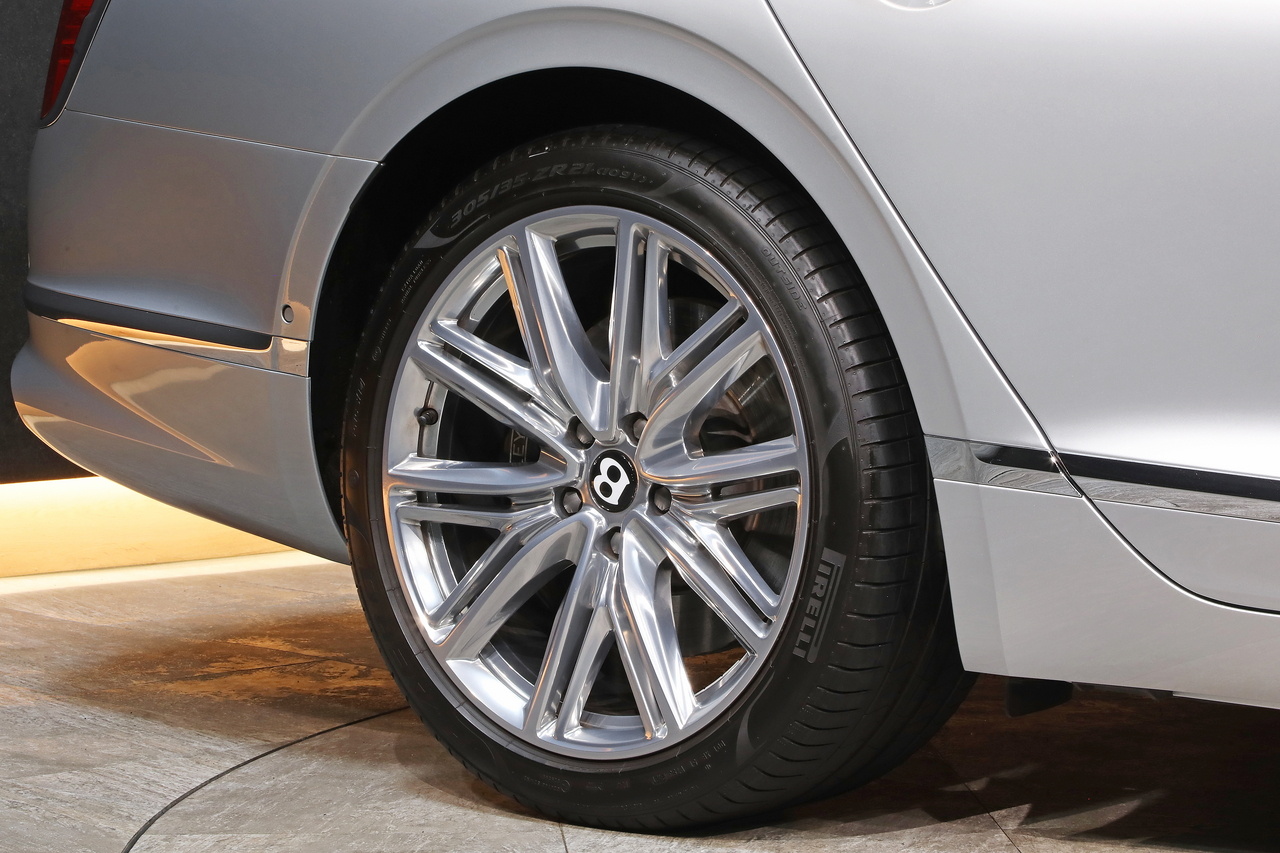 2022 Bentley FLYING SPUR null