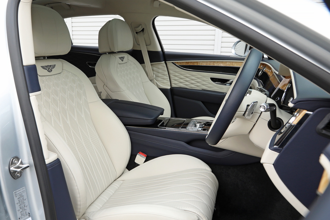 2022 Bentley FLYING SPUR null