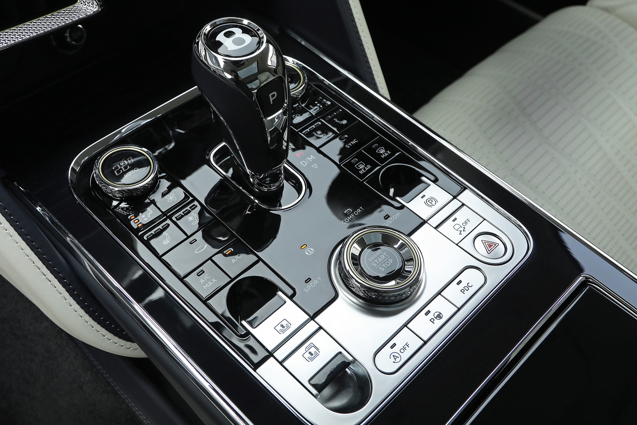 2022 Bentley FLYING SPUR null