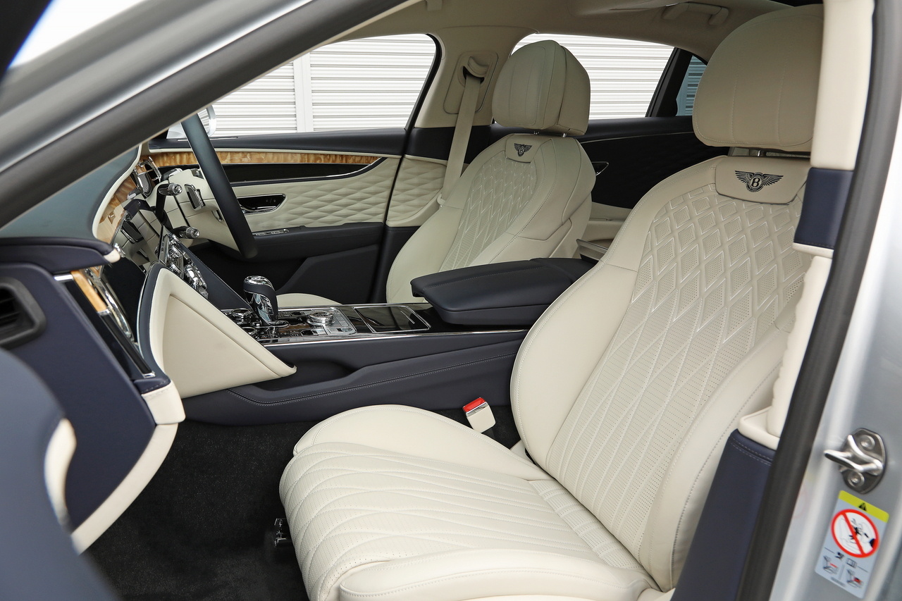 2022 Bentley FLYING SPUR null