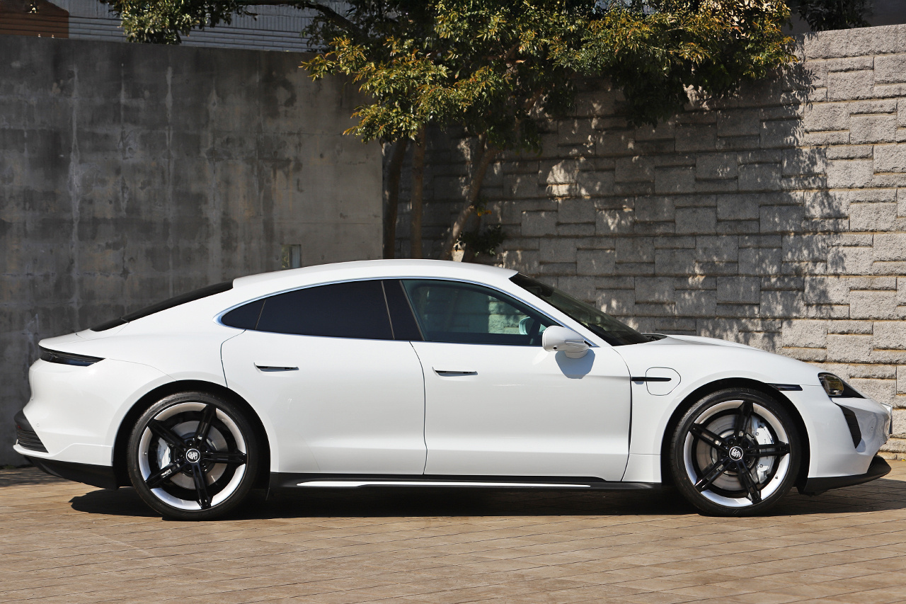 2023 Porsche Taycan 