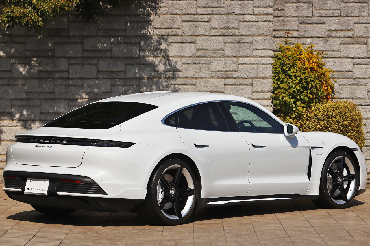 2023 Porsche Taycan 