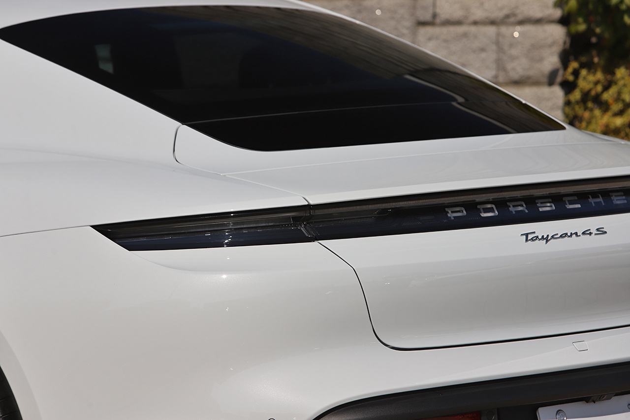 2023 Porsche Taycan 