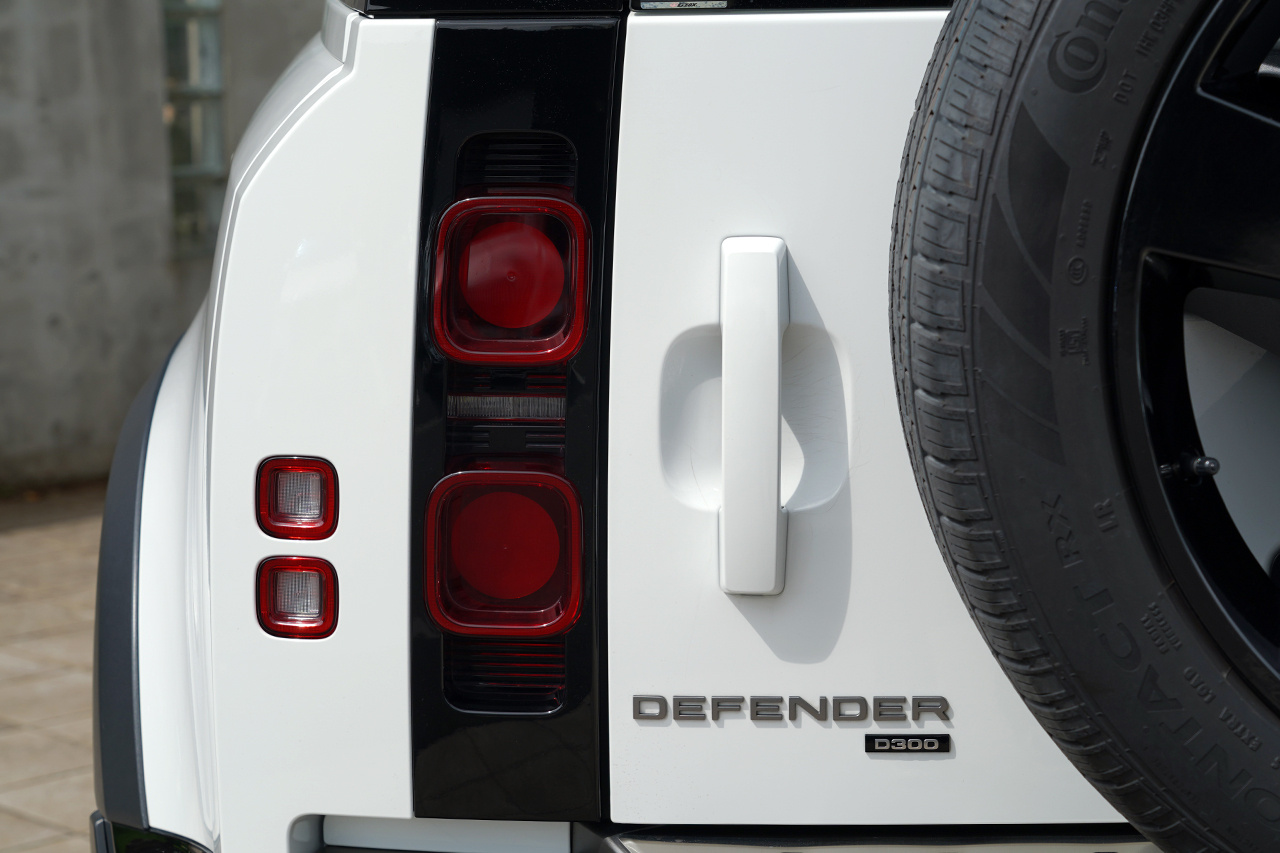 2021 Land Rover DEFENDER 