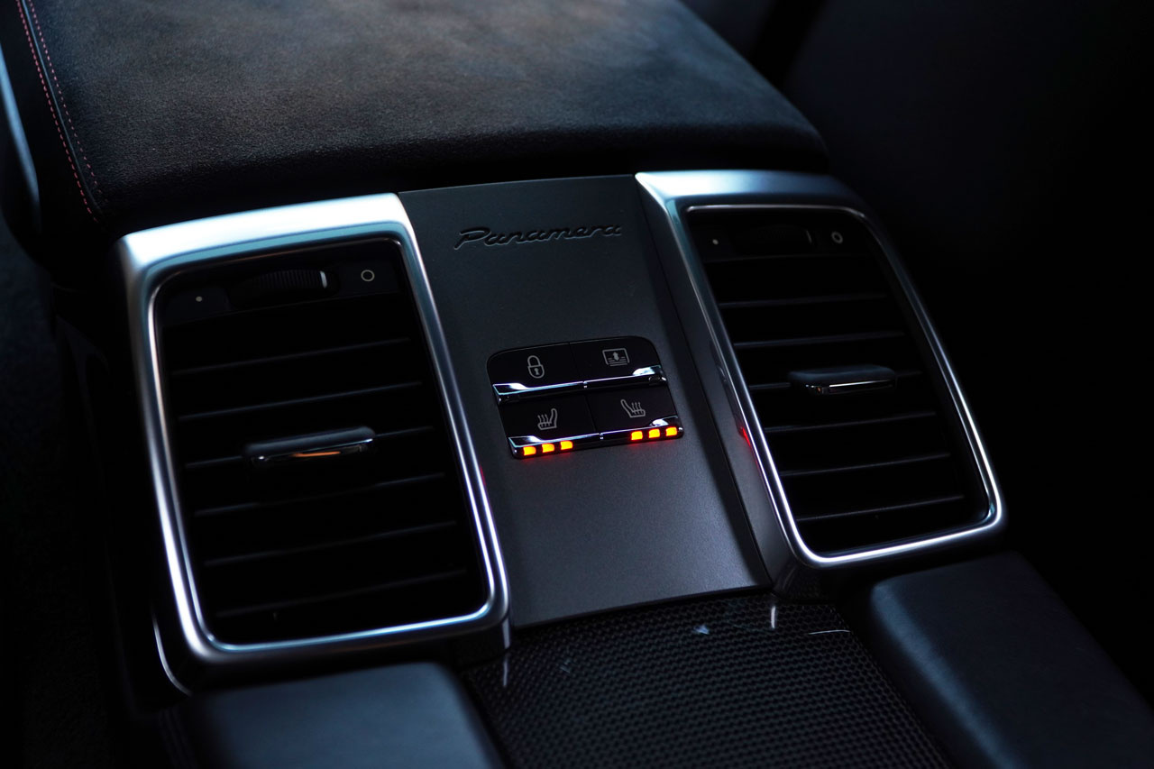 2013 Porsche PANAMERA null