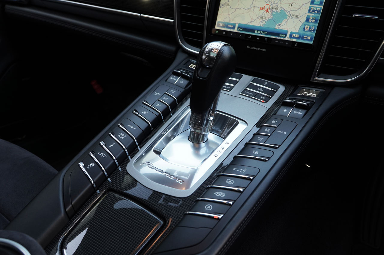 2013 Porsche PANAMERA null