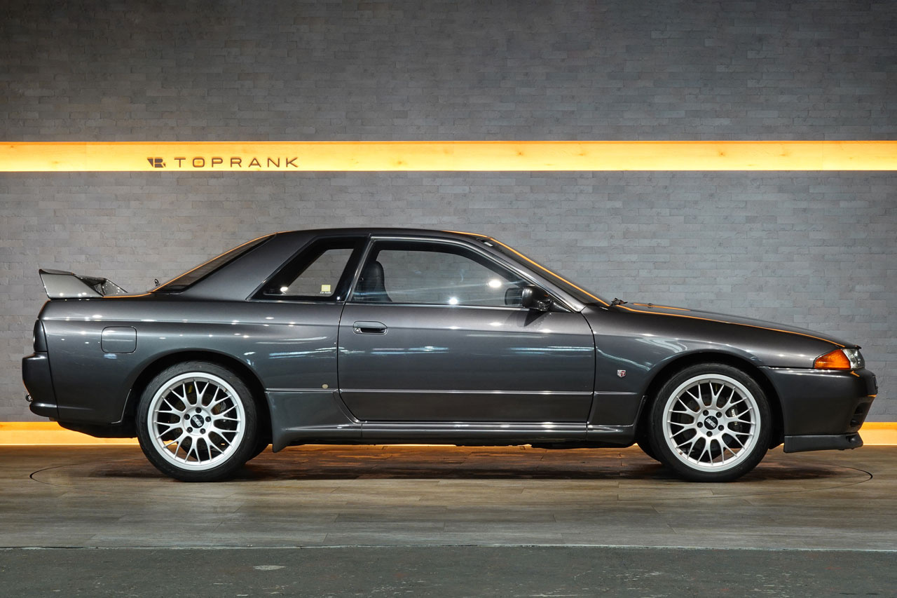 1990 Nissan SKYLINE GT-R BNR32 R32 Skyline GT-R, NISMO Seat Covers, N1 Style Headlights, NISMO Old Logo Tower Bar