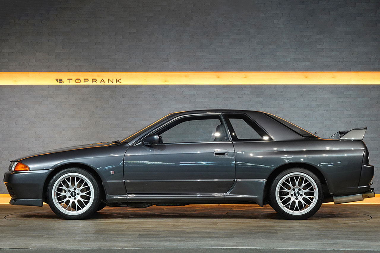 1990 Nissan SKYLINE GT-R BNR32 R32 Skyline GT-R, NISMO Seat Covers, N1 Style Headlights, NISMO Old Logo Tower Bar