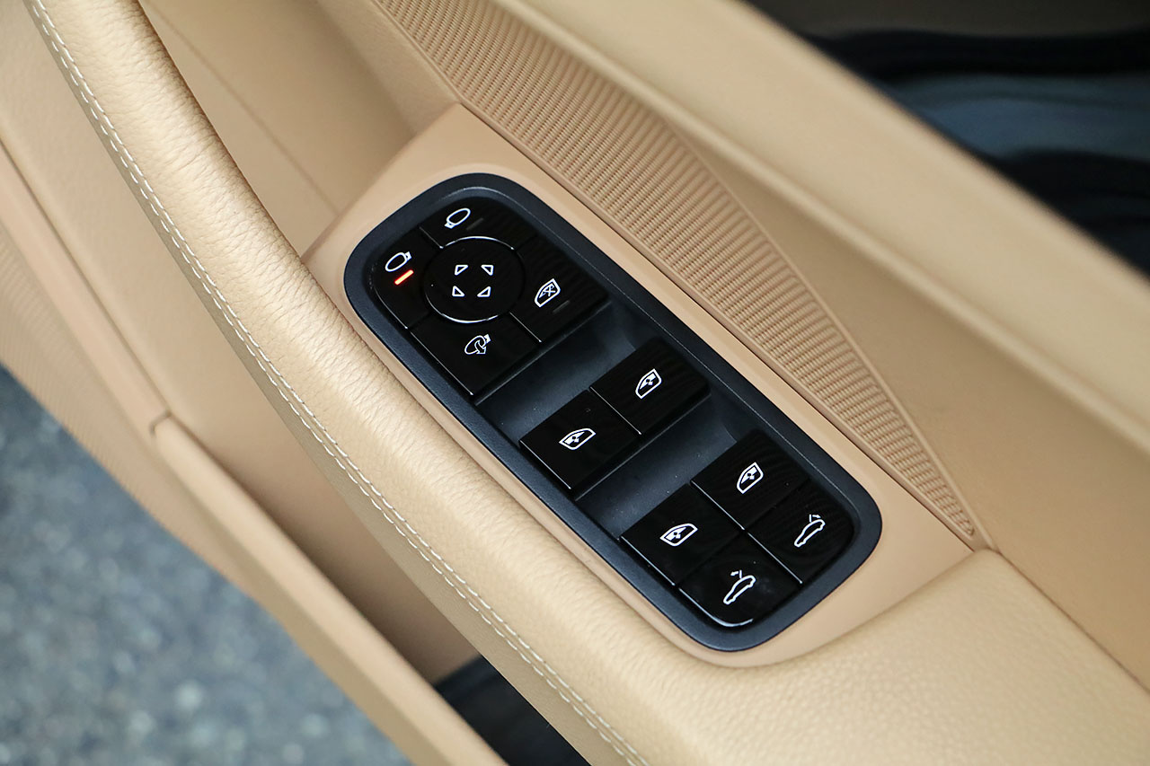 2021 Porsche PANAMERA 