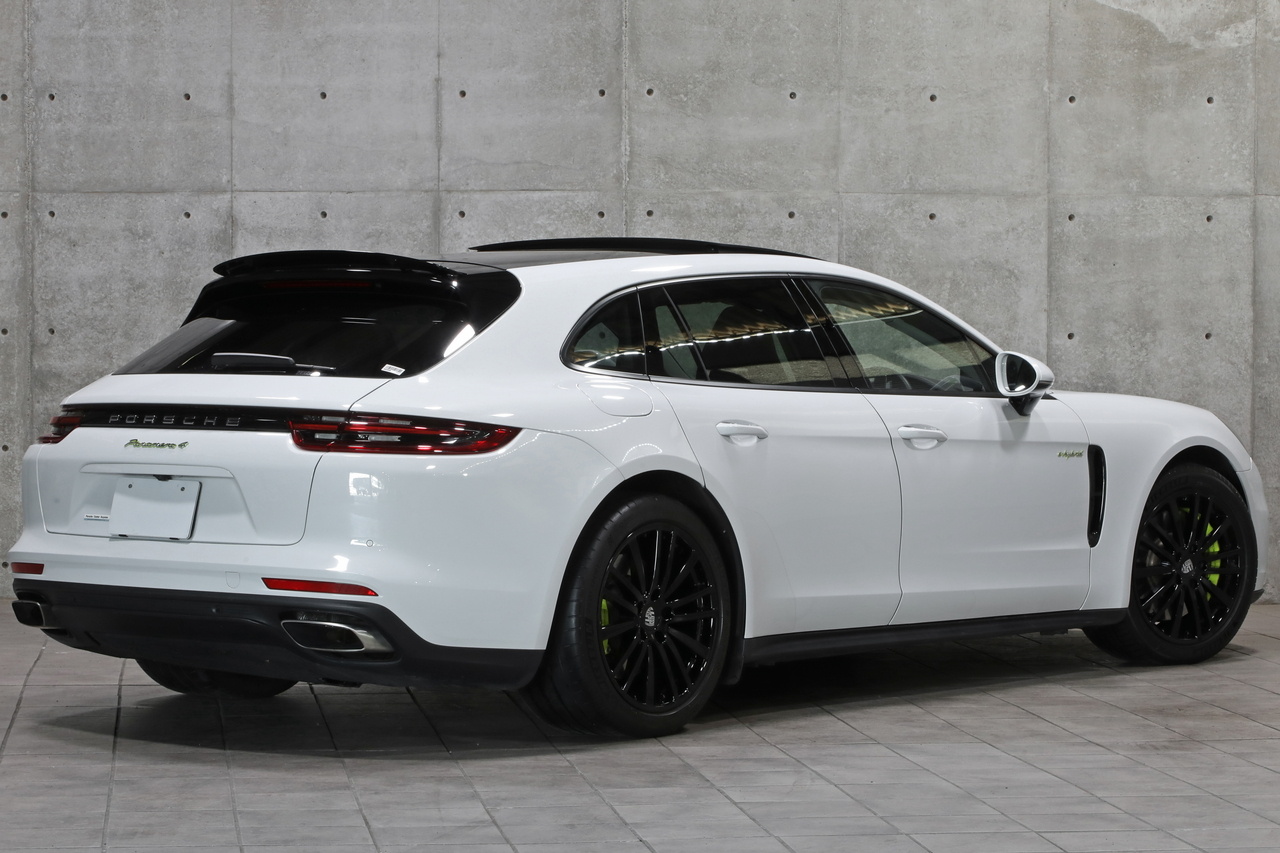 2018 Porsche PANAMERA null