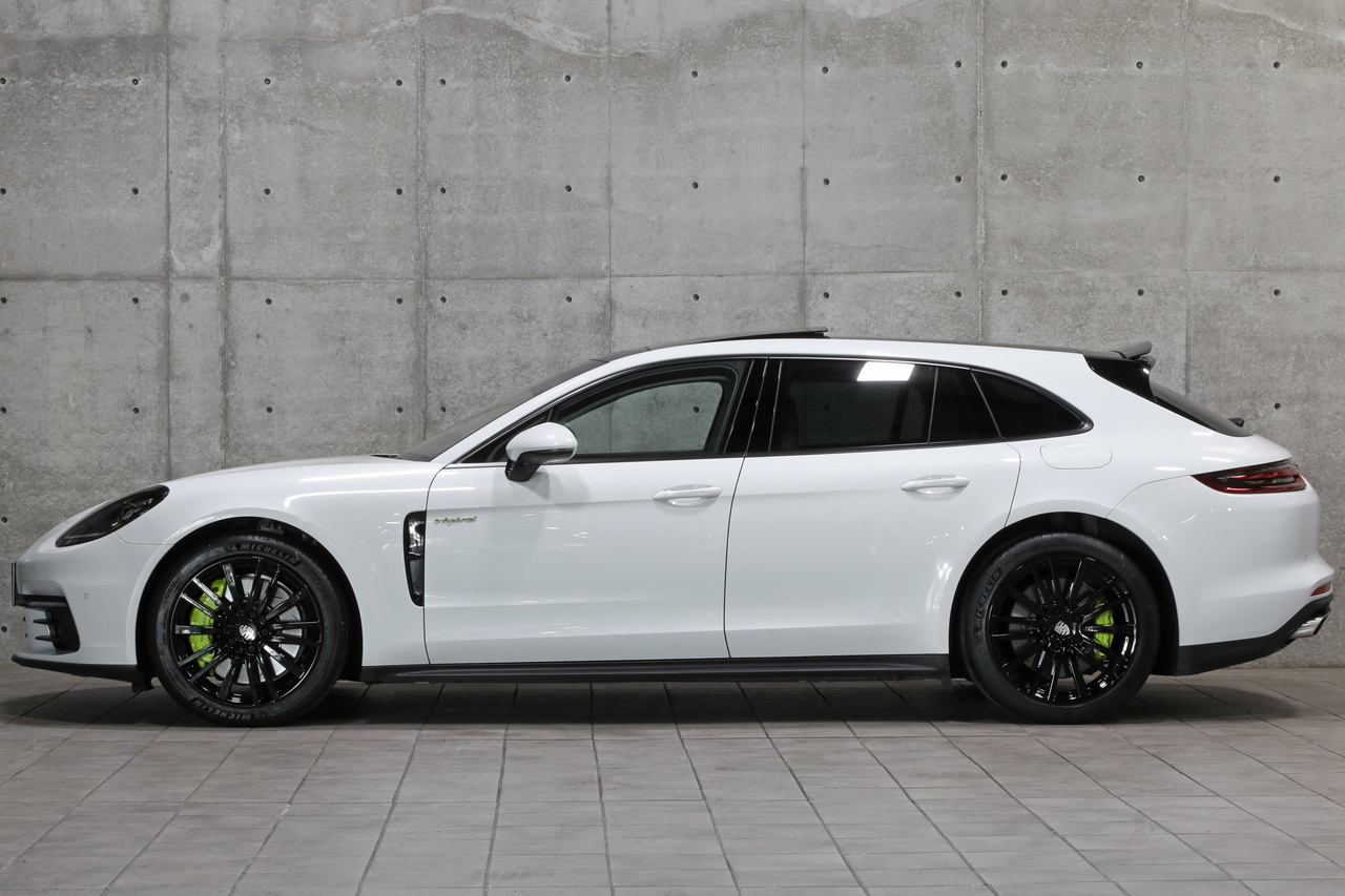 2018 Porsche PANAMERA null