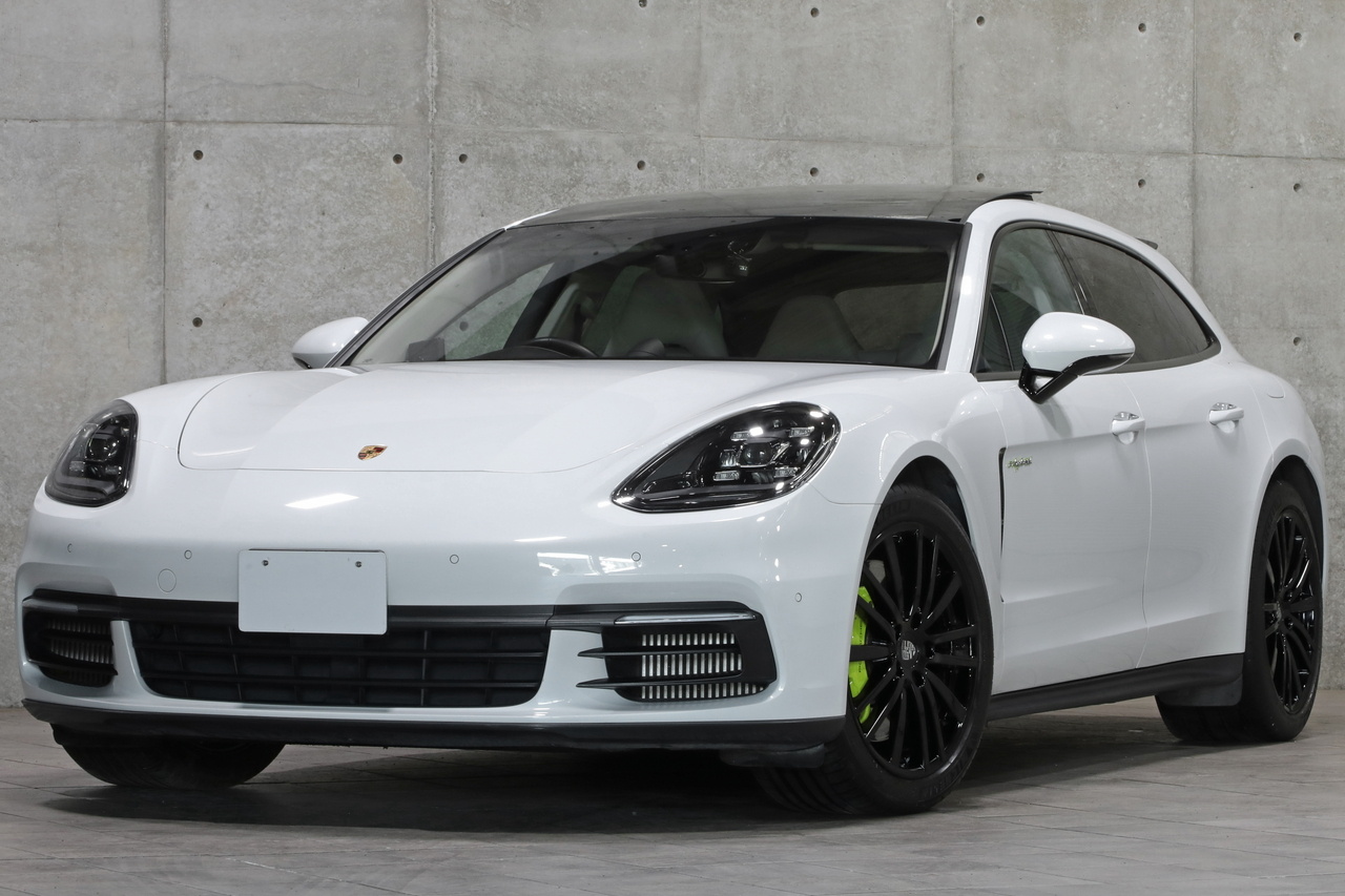 2018 Porsche PANAMERA null