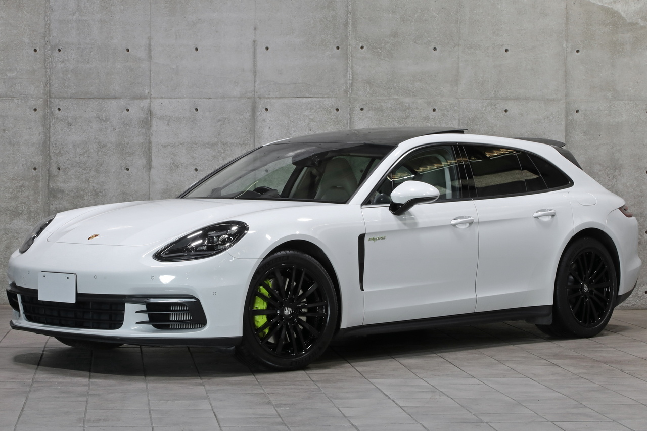 2018 Porsche PANAMERA null