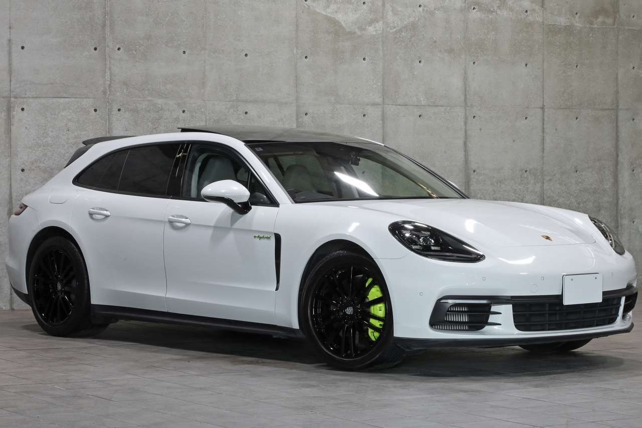 2018 Porsche PANAMERA null