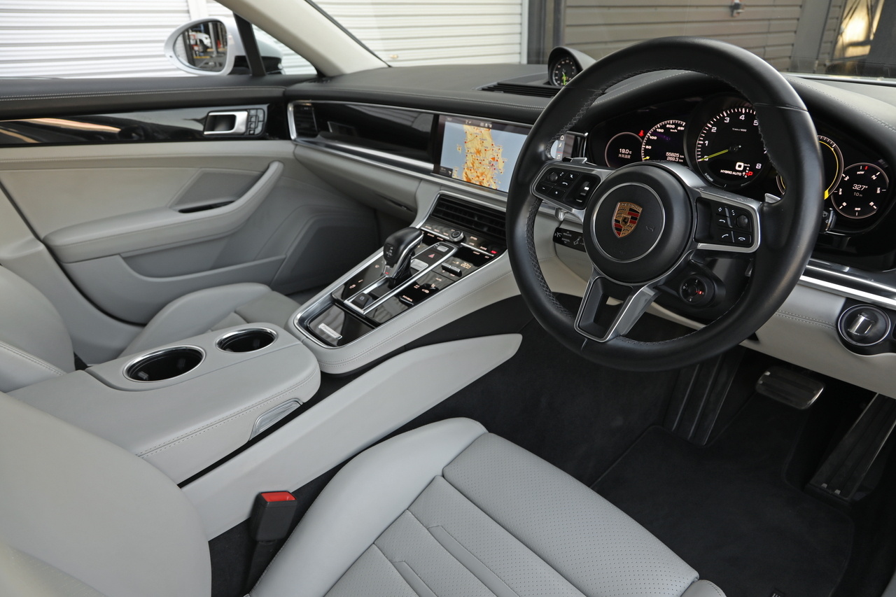 2018 Porsche PANAMERA null