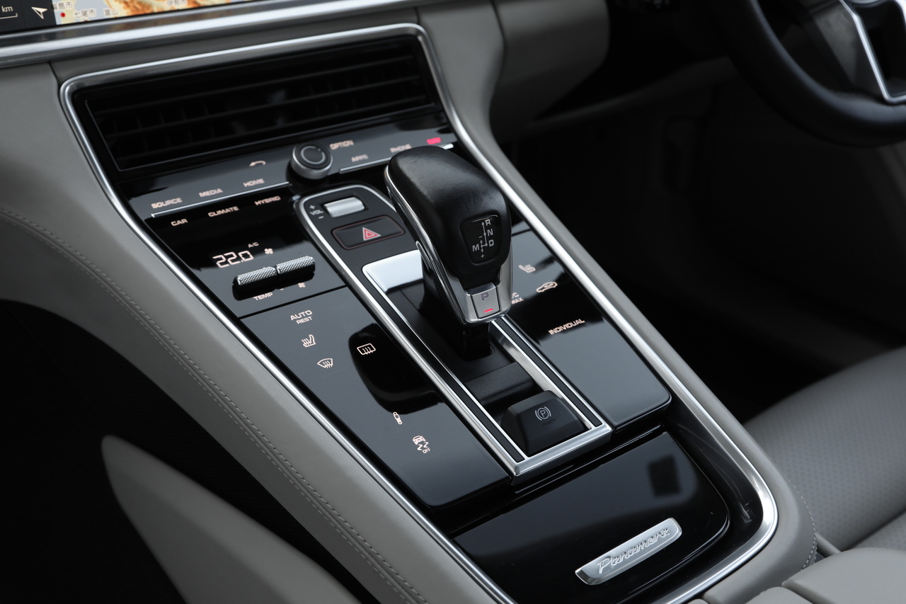 2018 Porsche PANAMERA null