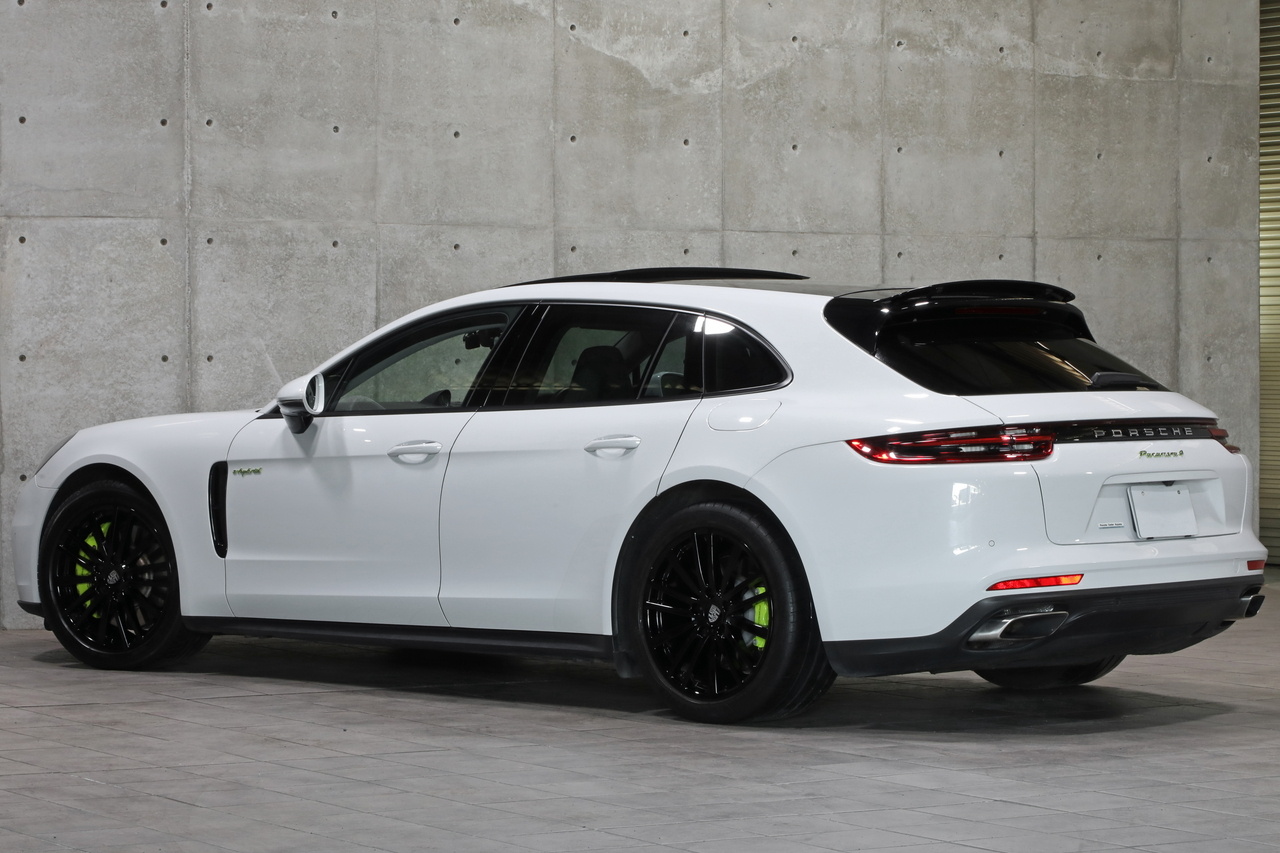 2018 Porsche PANAMERA null