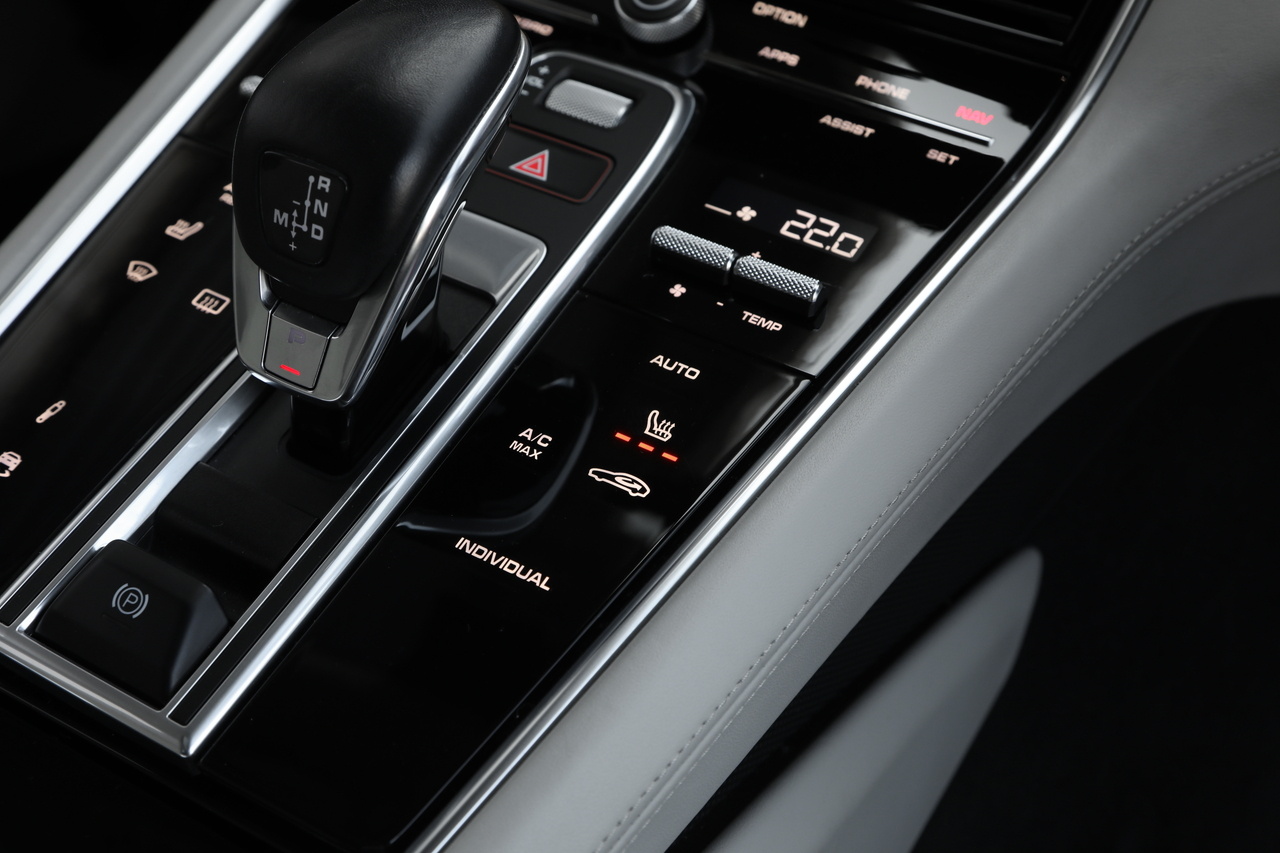 2018 Porsche PANAMERA null