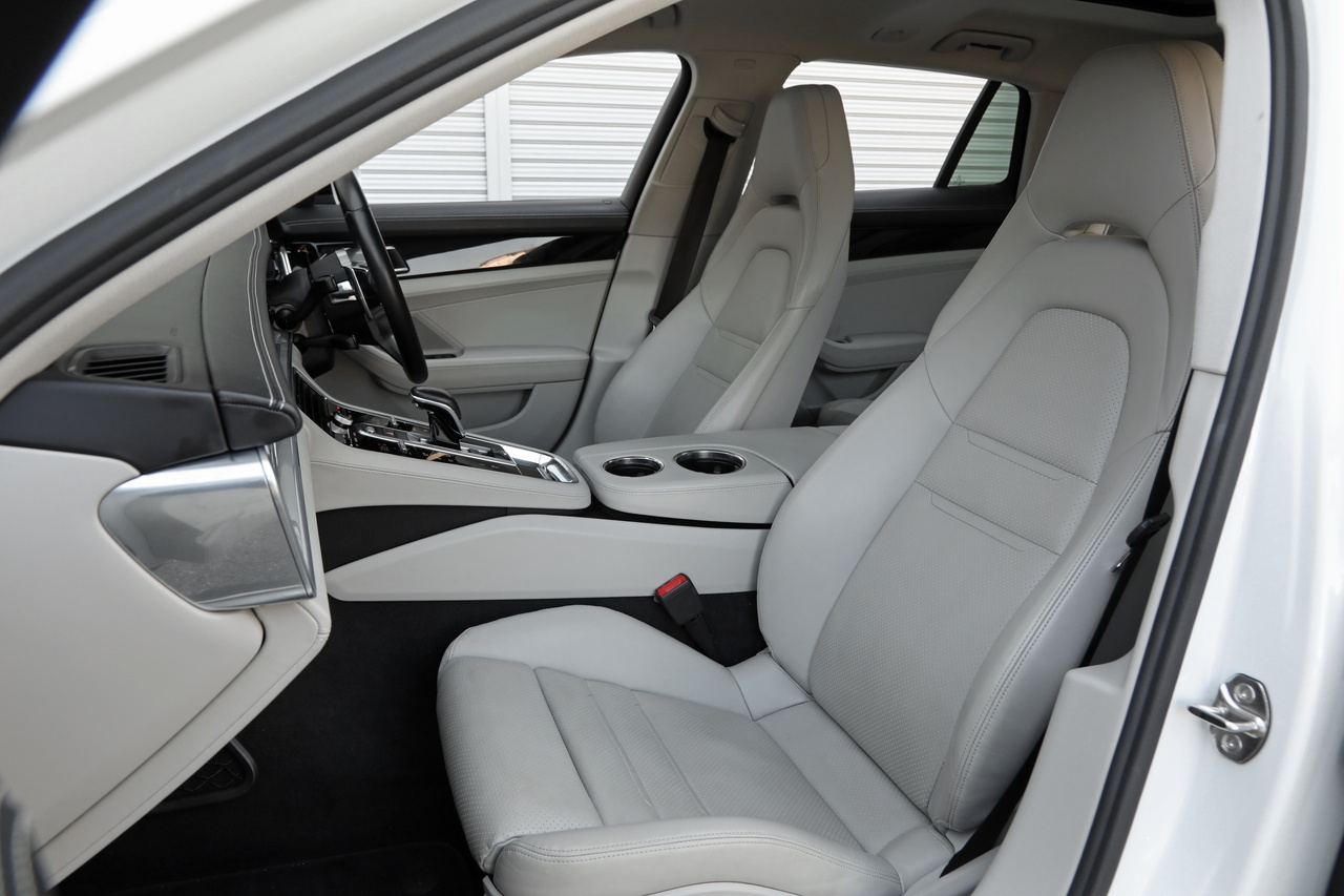 2018 Porsche PANAMERA null