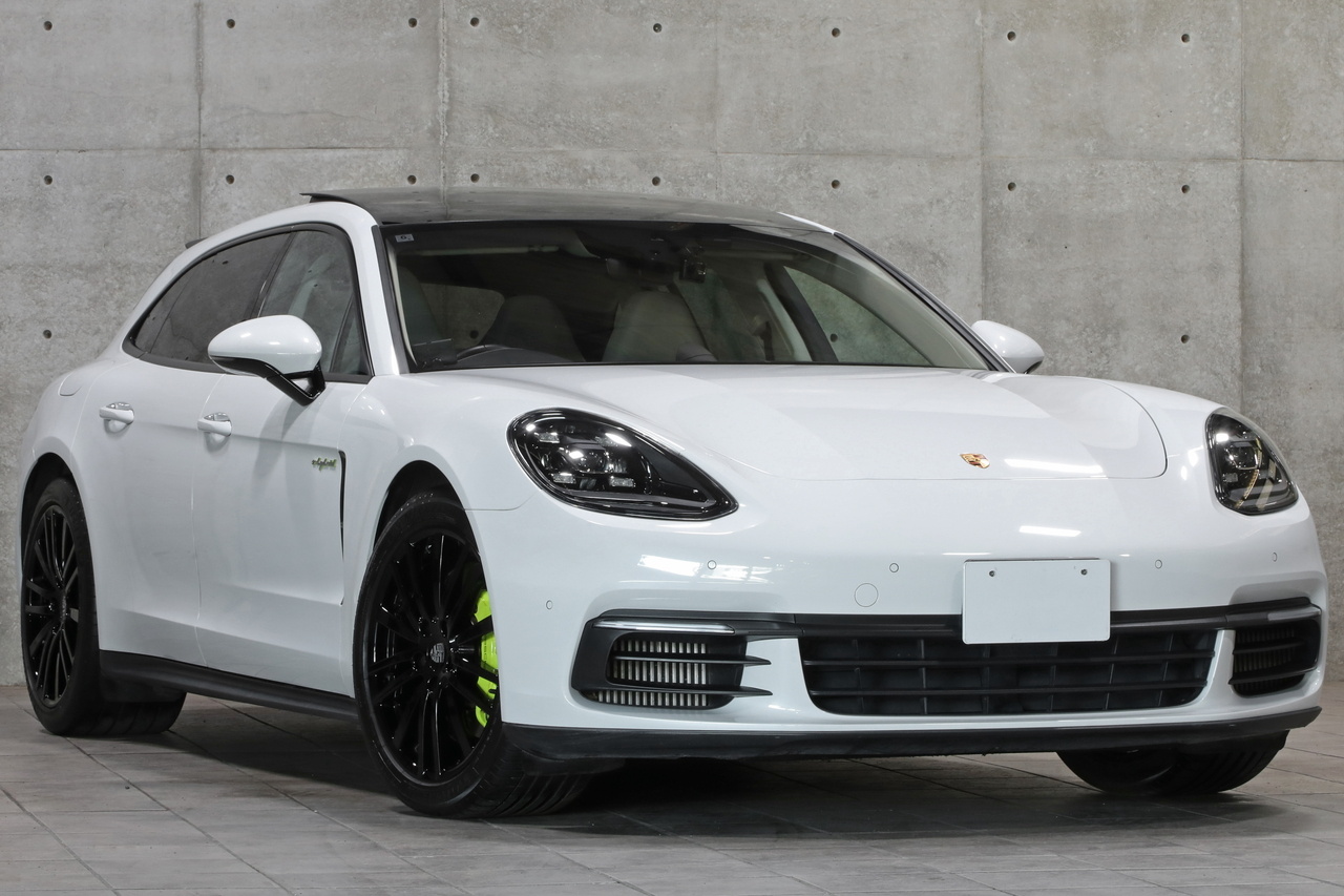 2018 Porsche PANAMERA null