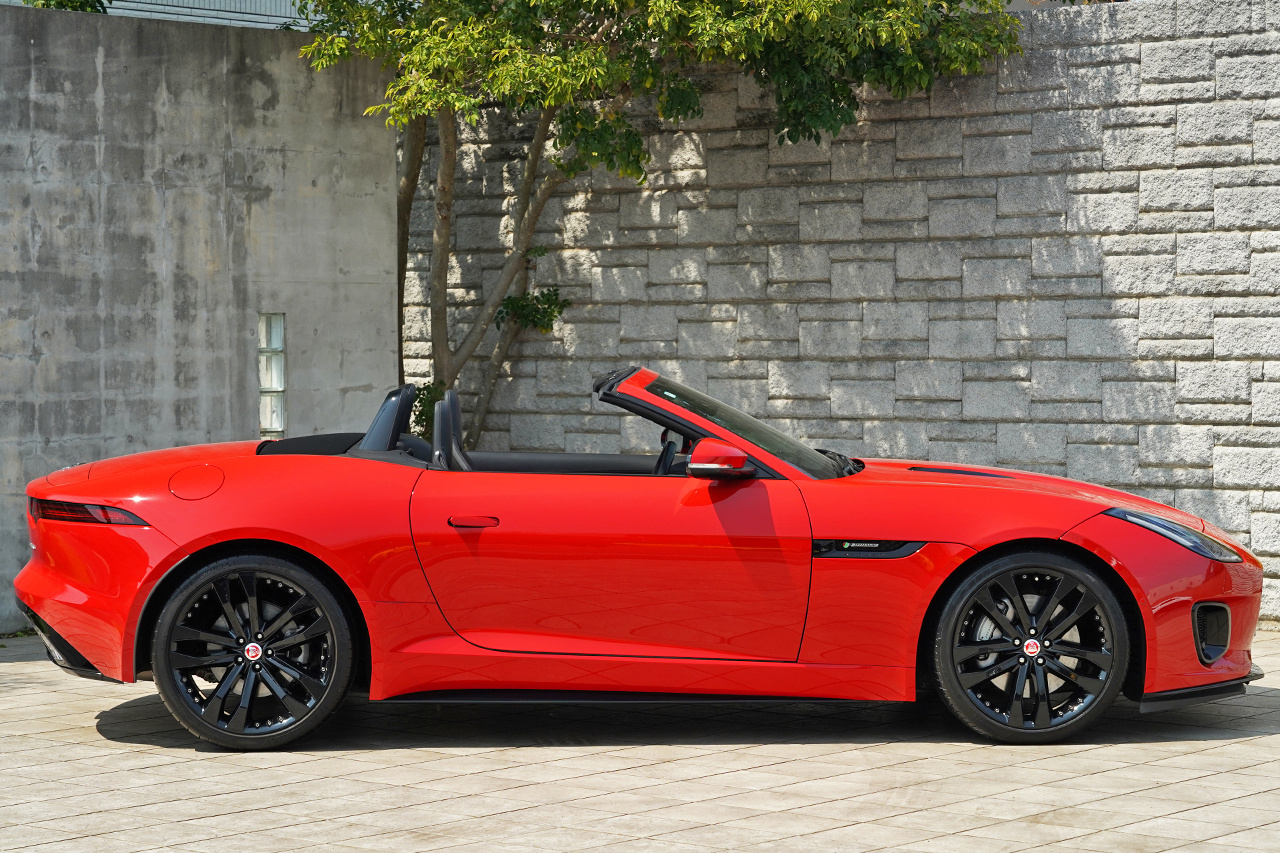 2018 Jaguar FTYPE 