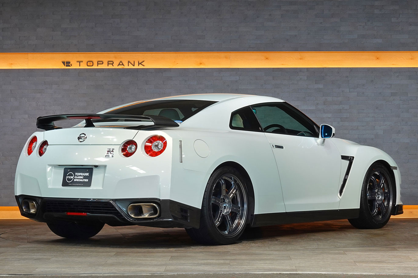 2011 Nissan GT-R R35 GT-R EGOIST, EXCLUSIVE BODY COLOR -Ultimate Opal White-, EXLUSIVE INTERIOR Leather Cordination