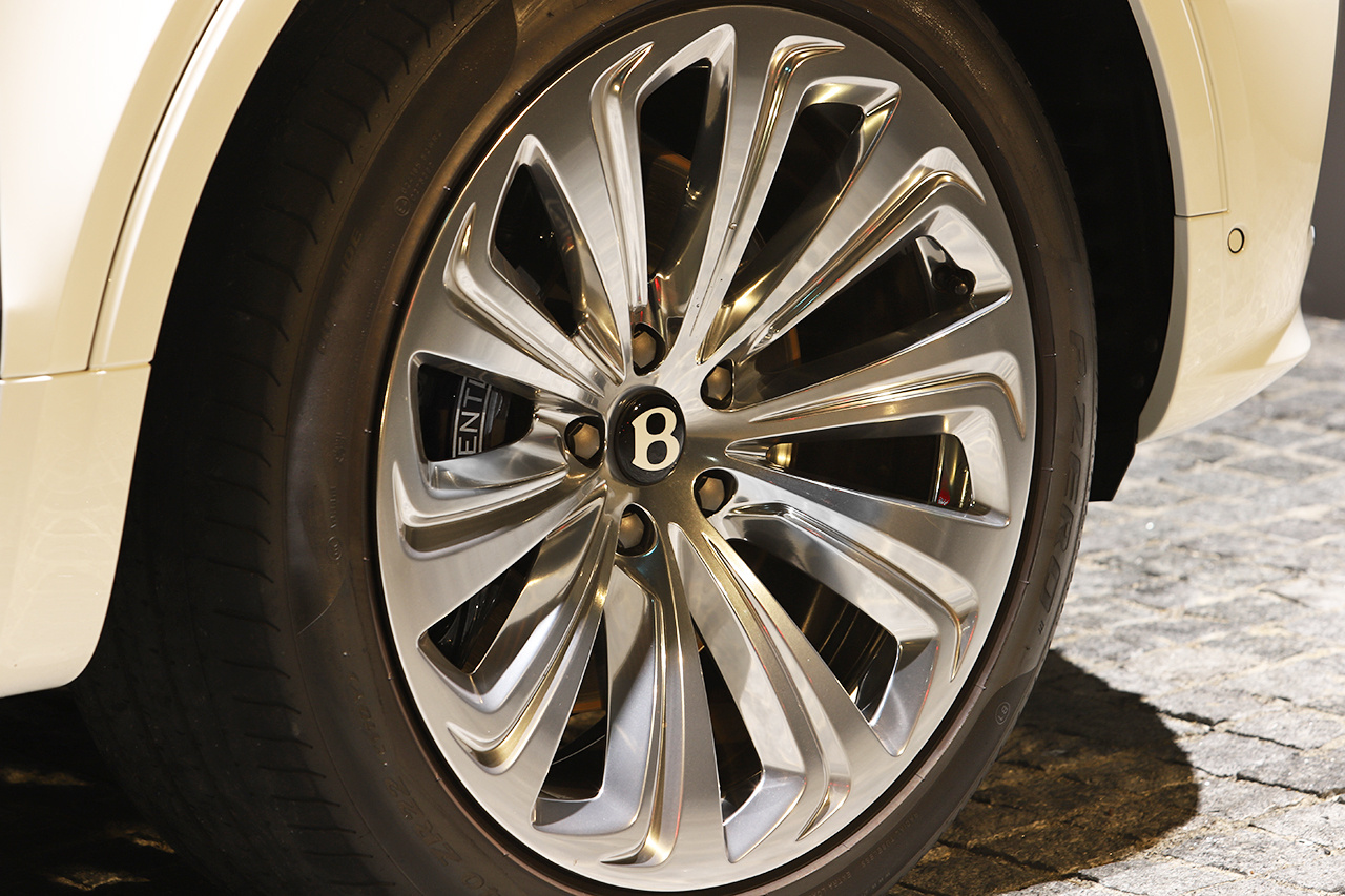 2023 Bentley Bentayga 