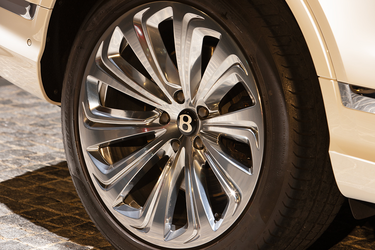 2023 Bentley Bentayga 